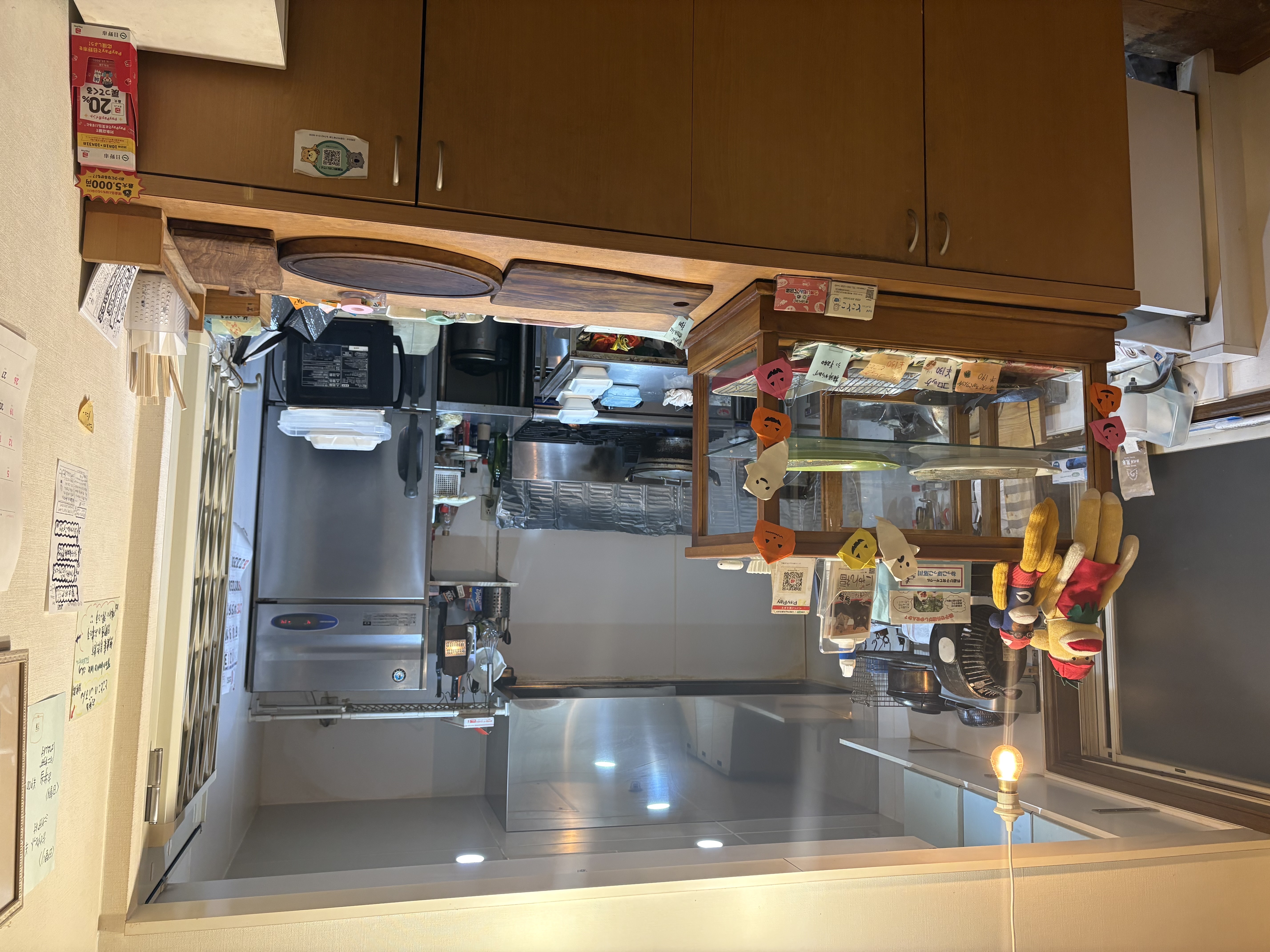 温かみのあるお店の内観